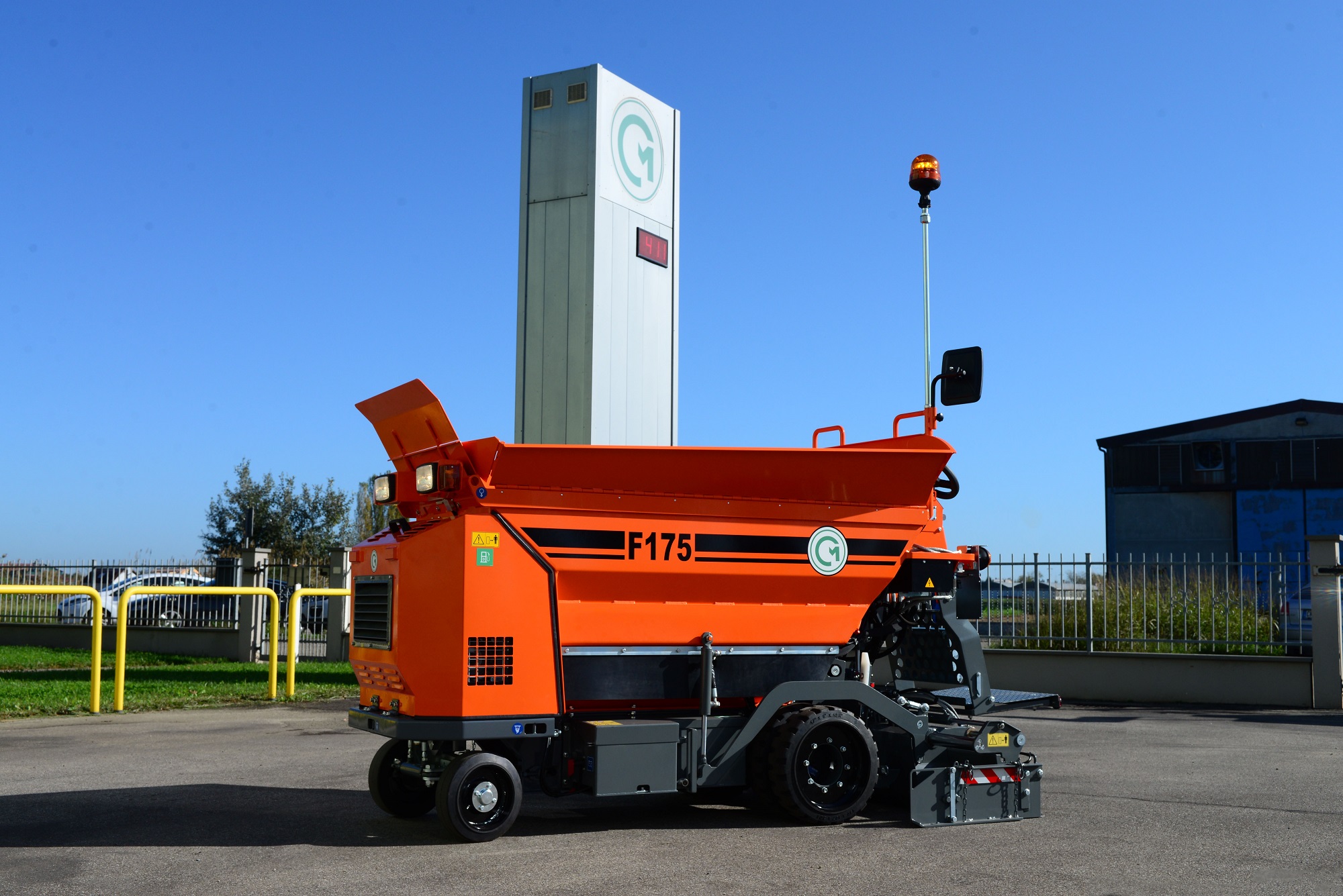 CM Srl - Small wheeled paver F175