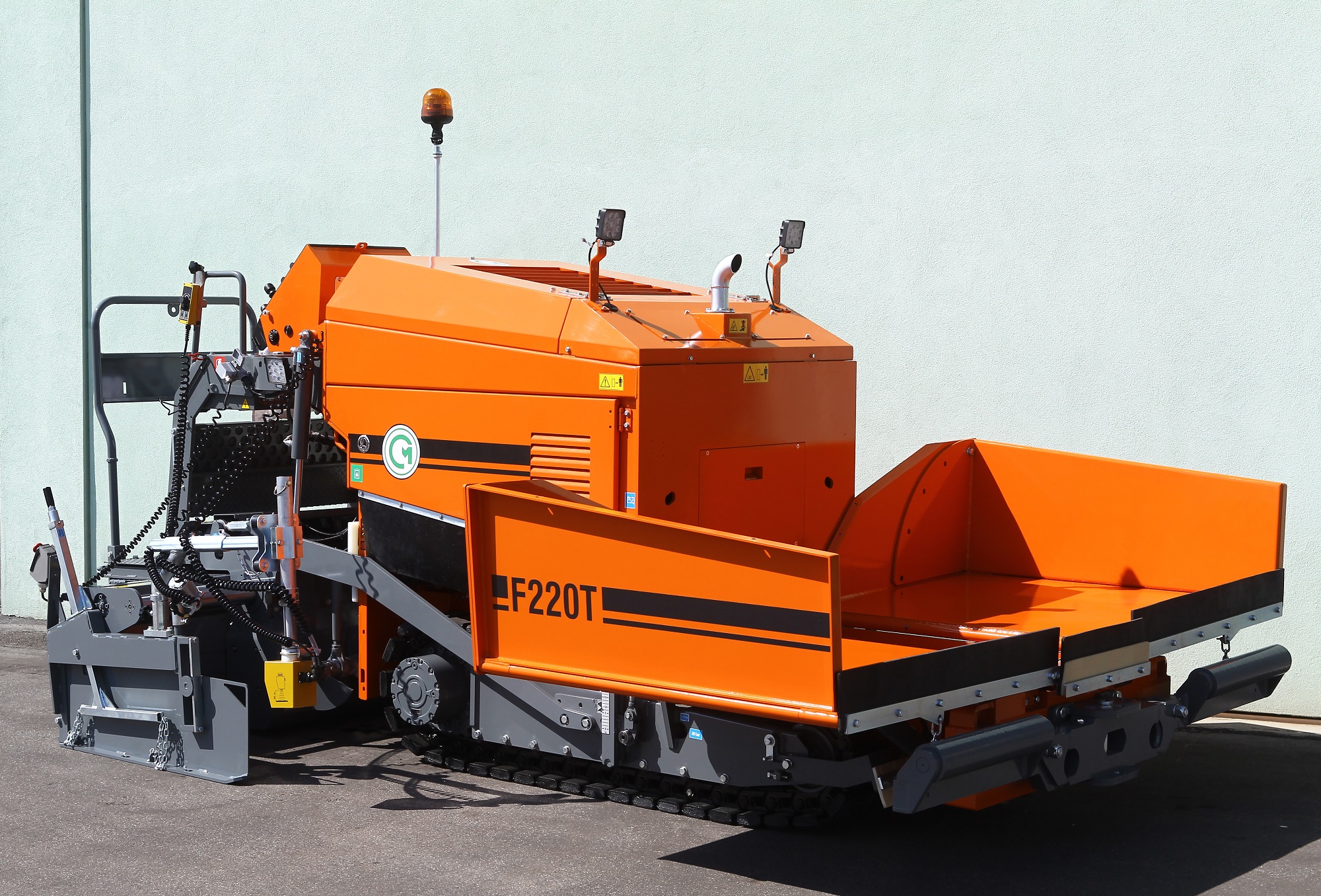 CM Srl - Tracked paver F220T